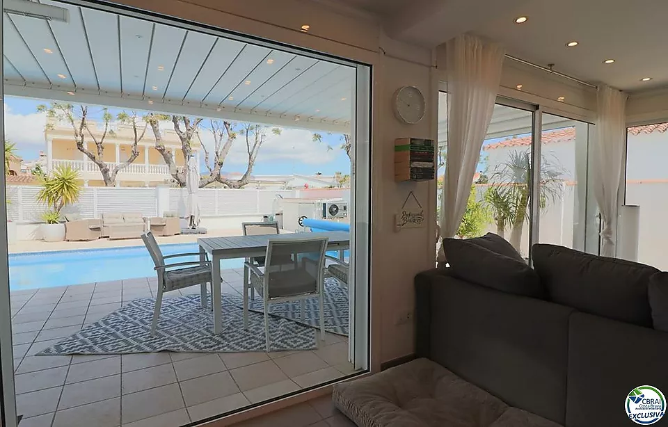 Villa avec Licence Touristique, Piscine, 4 Chambres au Rez-de-Chaussée