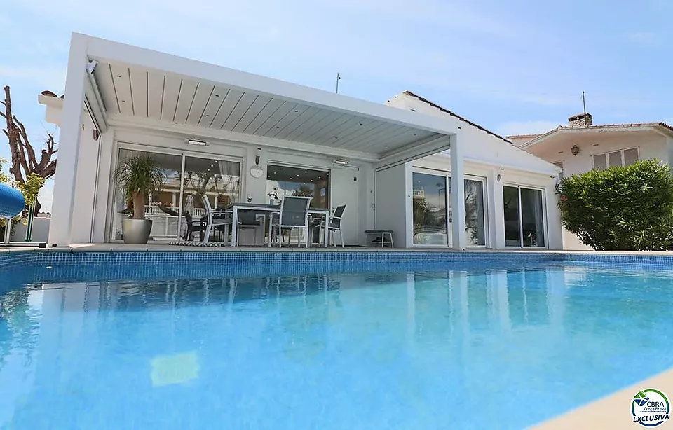 Villa avec Licence Touristique, Piscine, 4 Chambres au Rez-de-Chaussée