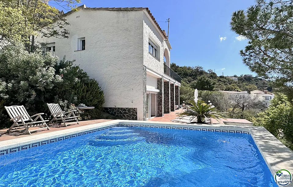 Maison avec vue mer, piscine et licence touristique