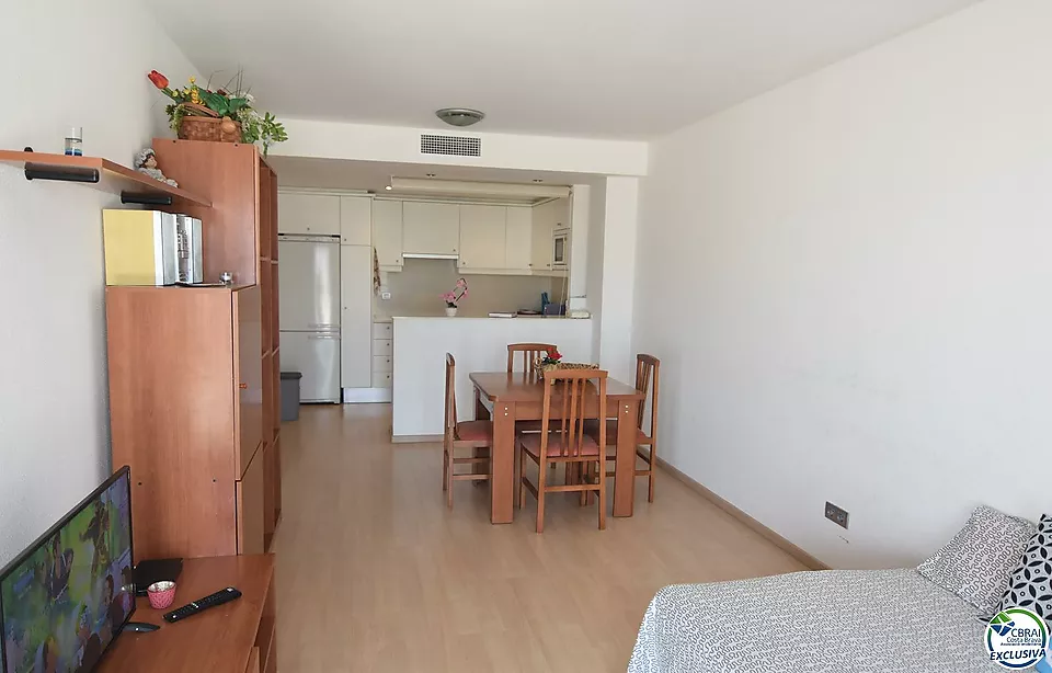 Wohnung - Wohnung zum Verkauf in Roses, mit 66 m2, 2 Schlafzimmern und 1 Badezimmer, Aufzug, Gemeinschaftspool und Garten.