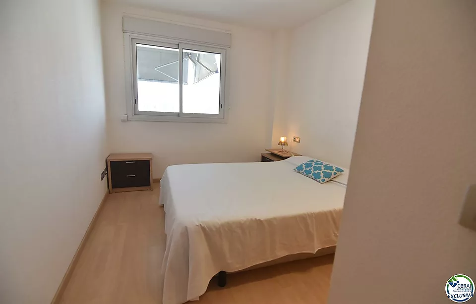 Pis - Apartament en venda a Roses, amb 66 m2, 2 habitacions i 1 bany, Ascensor, Piscina i Jardí comunitaris.