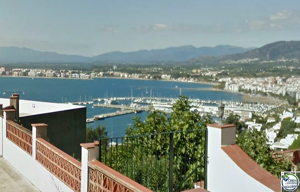 Terrain avec vue impressionnante sur la Baie de Roses