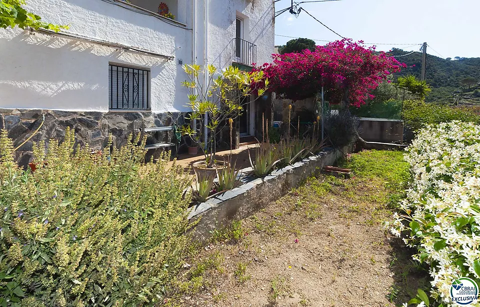 Appartement spacieux avec jardin privé proche de la plage et du centre ville.