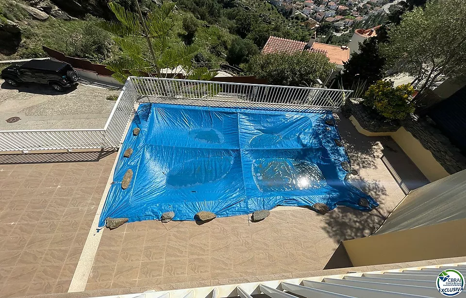 MAGNIFIC XALET DE 253 M2 CONSTRUÏTS, 608 M2 DE PARCEL·LA, BONETES VISTES AL MAR I PISCINA AMB ÀMPLIES TERRASSES. COMPOST DE GARATGE PER A DOS COTXES, 