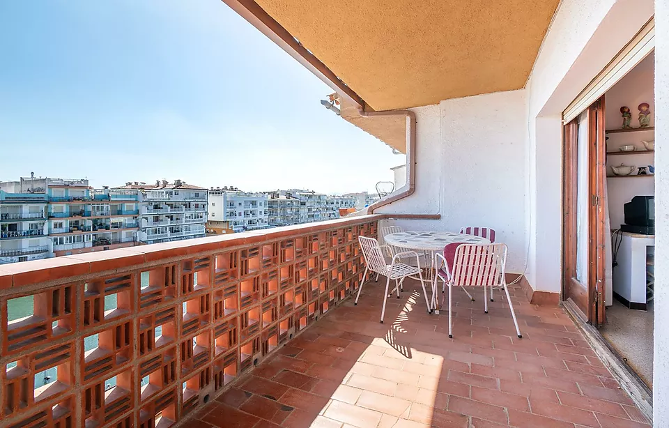 Penthouse-Wohnung mit 80m² Terrasse und Liegeplatz in Empuriabrava