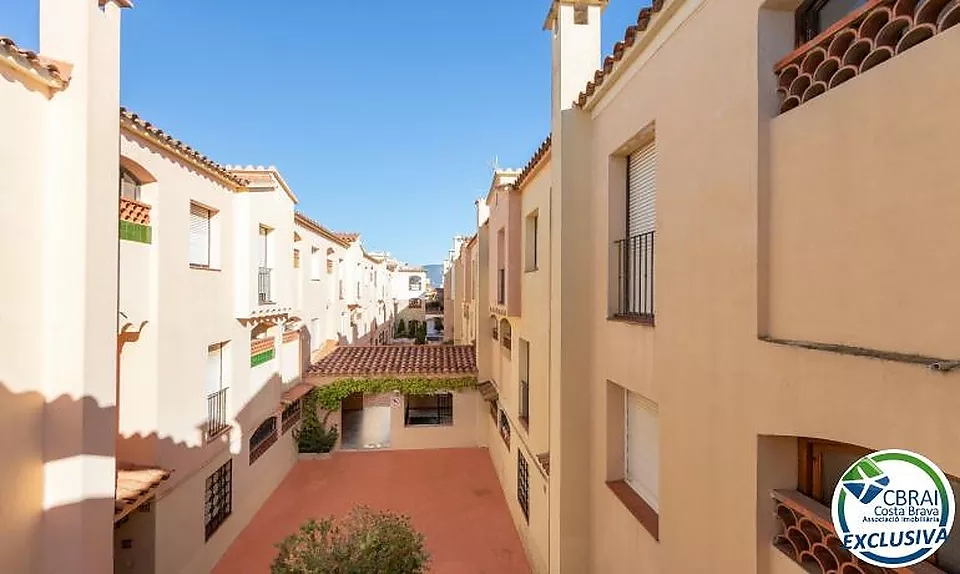 GRAN RESERVA Apartamento reformado con gran terraza y piscinas y jardines comunitarios (con HUTG)