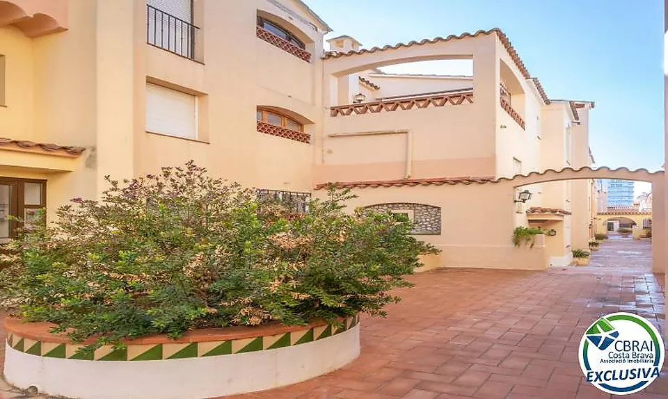 GRAN RESERVA Apartamento reformado con gran terraza y piscinas y jardines comunitarios (con HUTG)