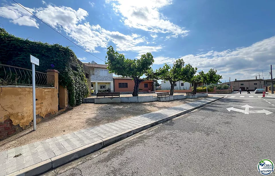 Parcel·la de 488 m² a Sant Miquel de Fluvià ????????