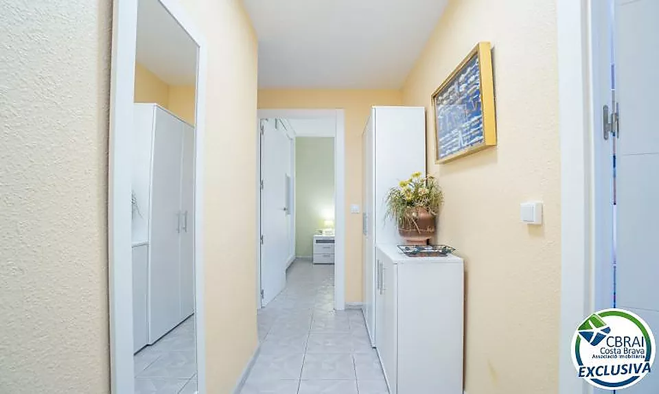 PORT MOXÓ Apartament amb dos dormitoris, vistes al canal i pàrquing exterior privat