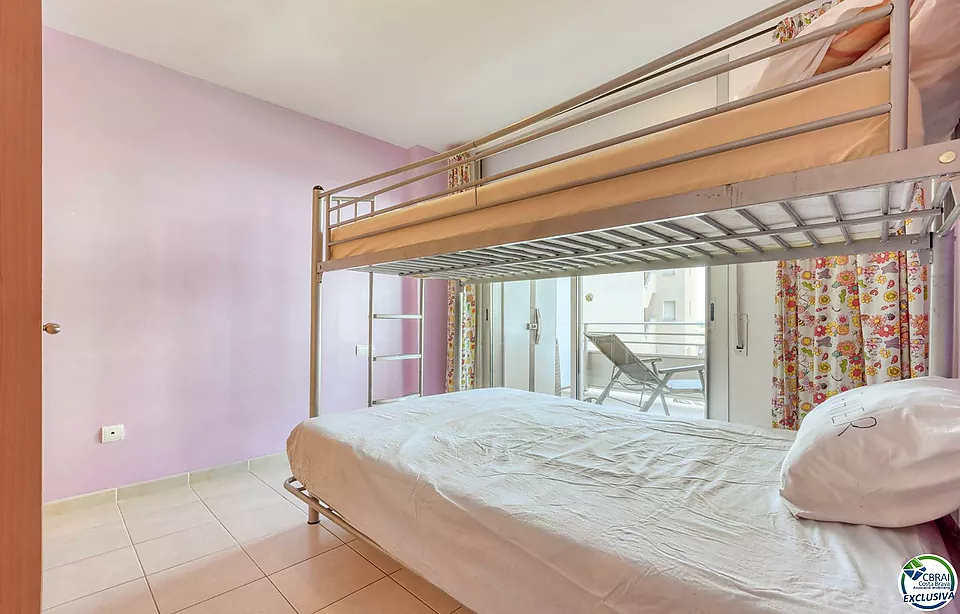 Apartament a Salata amb vista parcial al mar, gran terrassa i aparcament privat.