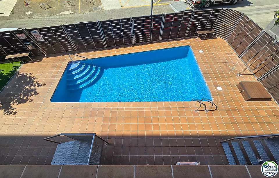 Apartament a Salata amb vista parcial al mar, gran terrassa i aparcament privat.