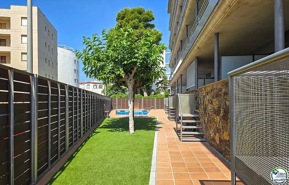 Apartament a Salata amb vista parcial al mar, gran terrassa i aparcament privat.