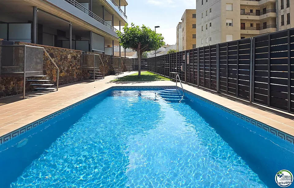 Apartament a Salata amb vista parcial al mar, gran terrassa i aparcament privat.