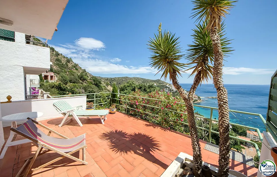 ENCANTADORA CASA ADOSSADA AMB VISTES AL MAR I PISCINA COMUNITÀRIA A CANYELLES