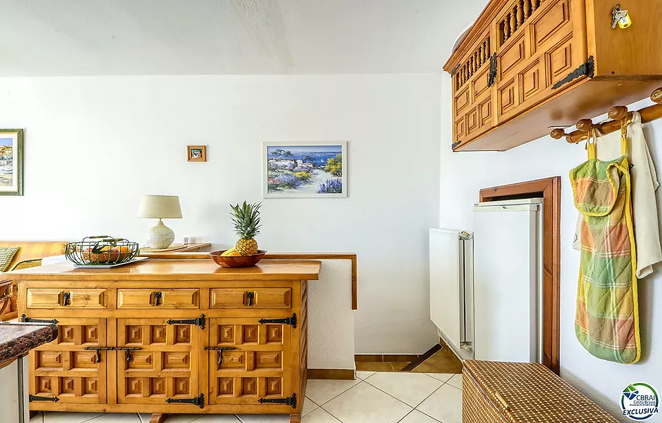 ENCANTADORA CASA ADOSSADA AMB VISTES AL MAR I PISCINA COMUNITÀRIA A CANYELLES