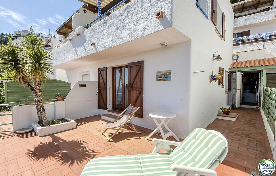 ENCANTADORA CASA ADOSSADA AMB VISTES AL MAR I PISCINA COMUNITÀRIA A CANYELLES