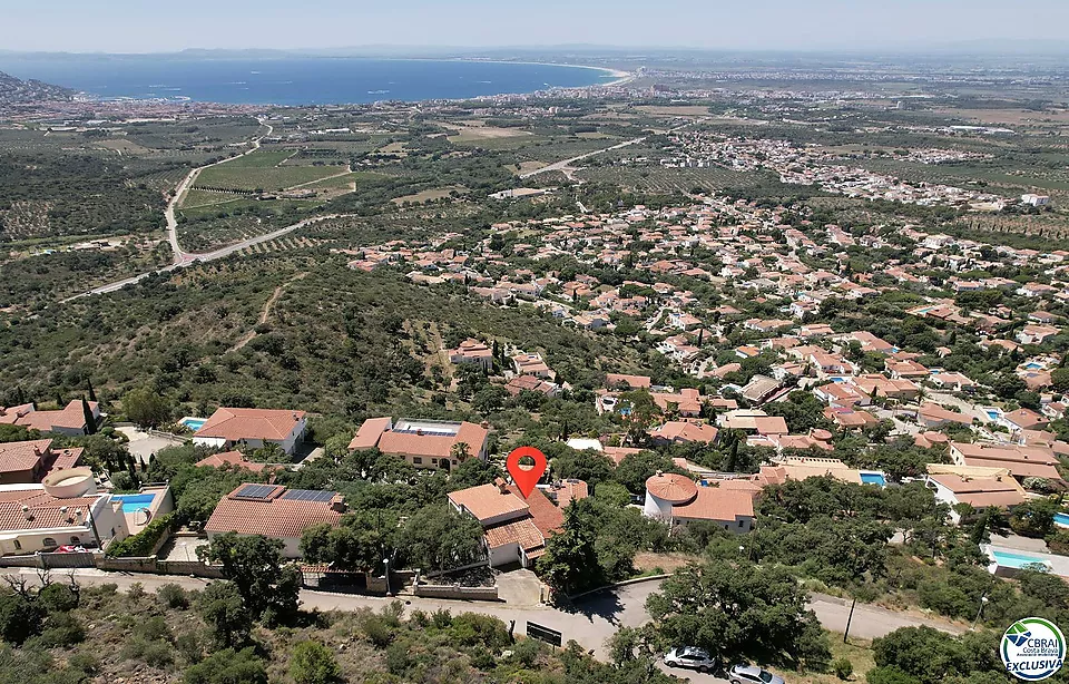 ¡Casa para Reformar con Increíbles Vistas al Mar!