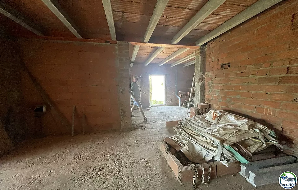 ¡Casa para Reformar con Increíbles Vistas al Mar!