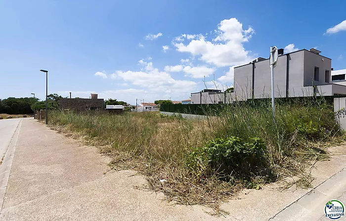 Terrain à bâtir dans une urbanisation tranquille de Roses. Bonne occasion!