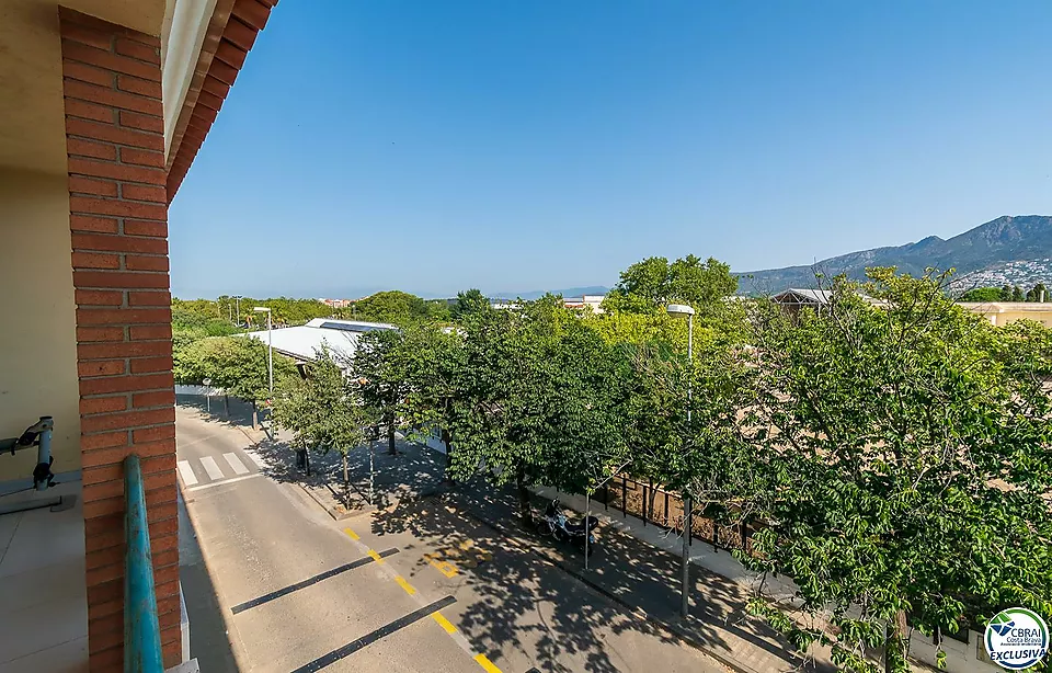 Casa amb gran terrassa i 4 habitacions a Roses