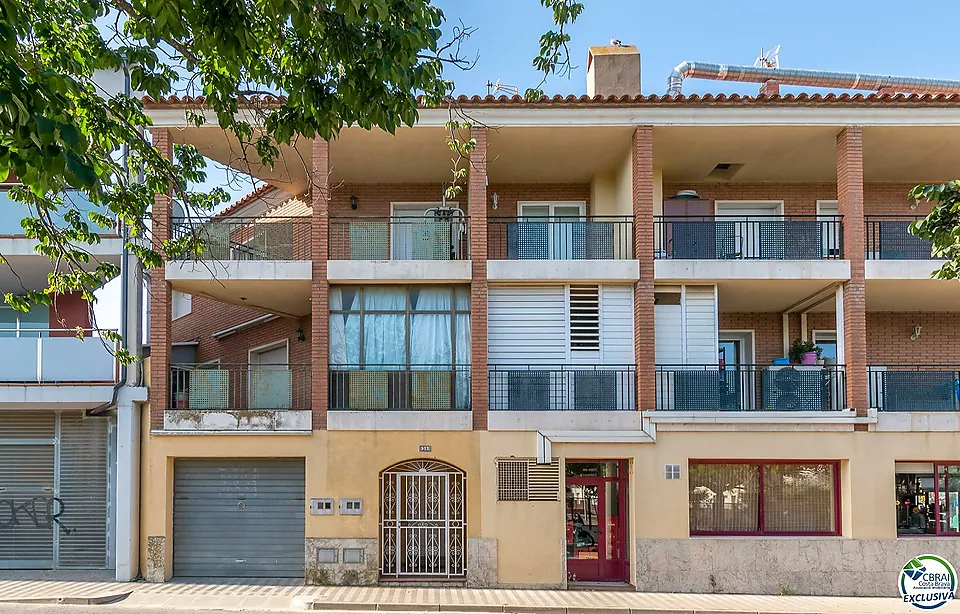 Casa amb gran terrassa i 4 habitacions a Roses