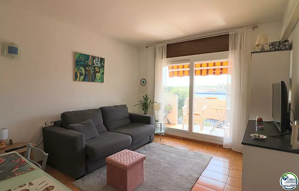 Encantador apartament amb dormitori, balcó i accés a la piscina!