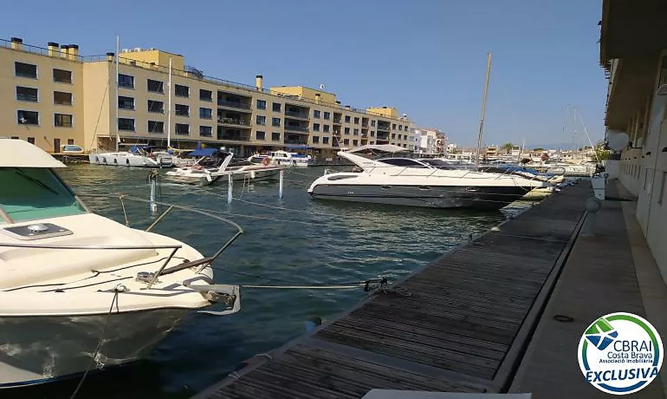 PORT MOXÓ Liegeplatz 3,45 x 10 m für Segelboot, Garage und Lagerraum zum Verkauf in Empuriabrava