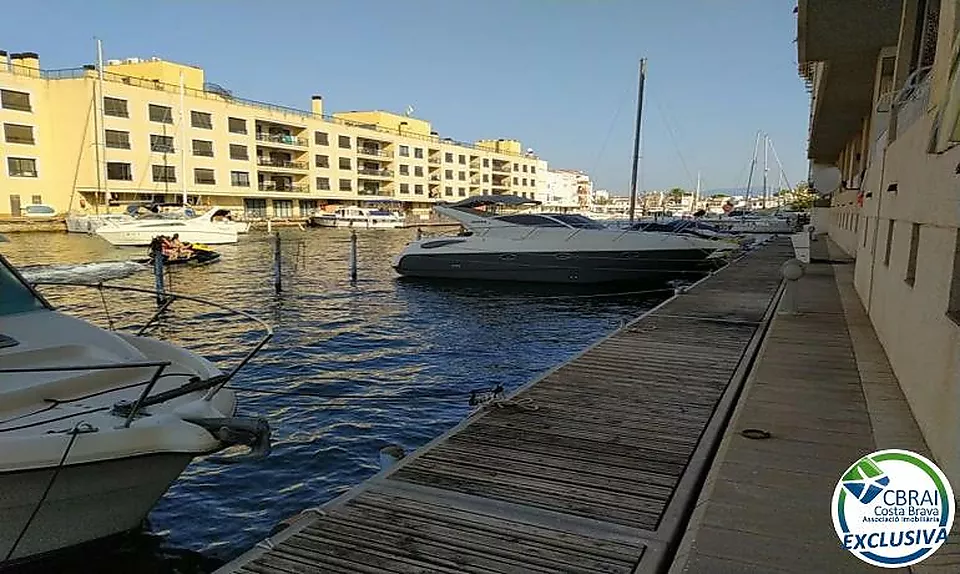 PORT MOXÓ Liegeplatz 3,45 x 10 m für Segelboot, Garage und Lagerraum zum Verkauf in Empuriabrava