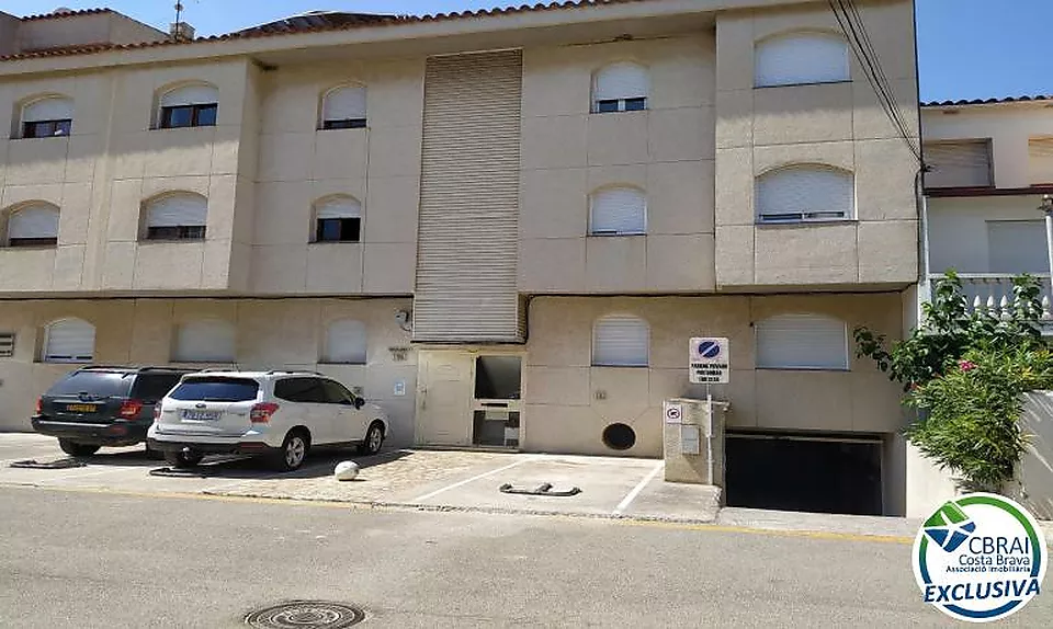 PORT MOXÓ Liegeplatz 3,45 x 10 m für Segelboot, Garage und Lagerraum zum Verkauf in Empuriabrava