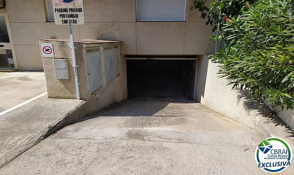 PORT MOXÓ Liegeplatz 3,45 x 10 m für Segelboot, Garage und Lagerraum zum Verkauf in Empuriabrava