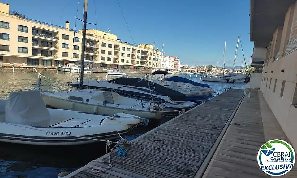 PORT MOXÓ Liegeplatz 3,45 x 10 m für Segelboot, Garage und Lagerraum zum Verkauf in Empuriabrava