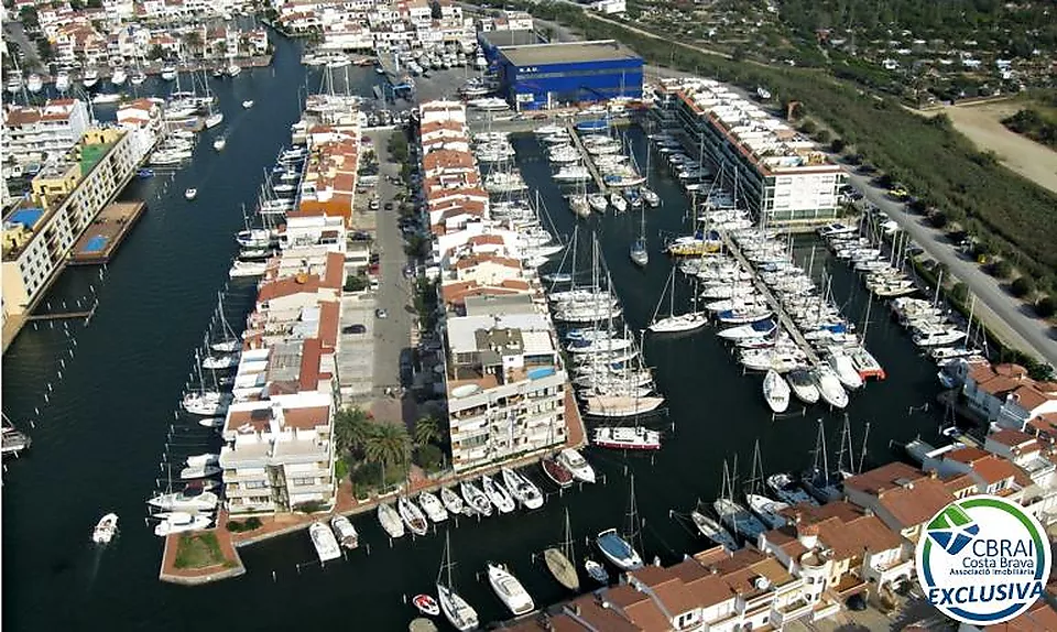 PORT MOXÓ Liegeplatz 3,45 x 10 m für Segelboot, Garage und Lagerraum zum Verkauf in Empuriabrava