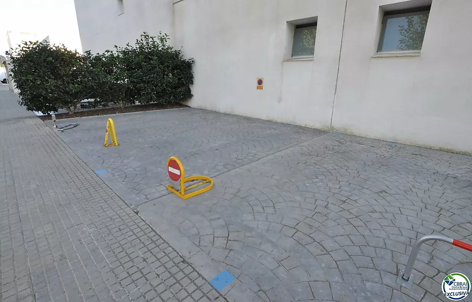 Agradable planta baixa amb plaça de pàrquing.