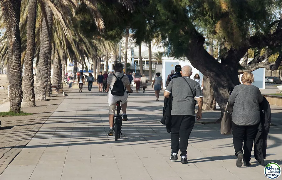 Agradable planta baixa amb plaça de pàrquing.