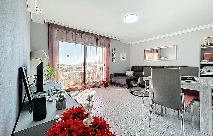 Appartement très agréable et rénové, au centre de Roses, 2 Chambres, avec Licence Touristique