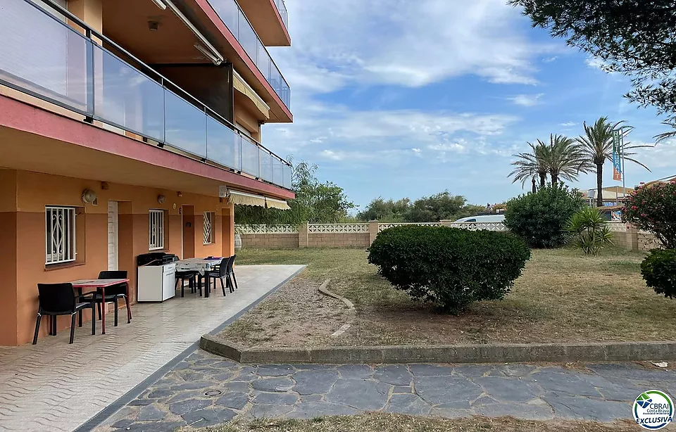 Studio in einem traumhaften Naturgebiet, am Naturgebiet des Rubina-Strandes in Empuriabrava, 34 m2 bebaut, großer Garten,