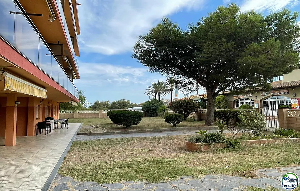 Studio in einem traumhaften Naturgebiet, am Naturgebiet des Rubina-Strandes in Empuriabrava, 34 m2 bebaut, großer Garten,