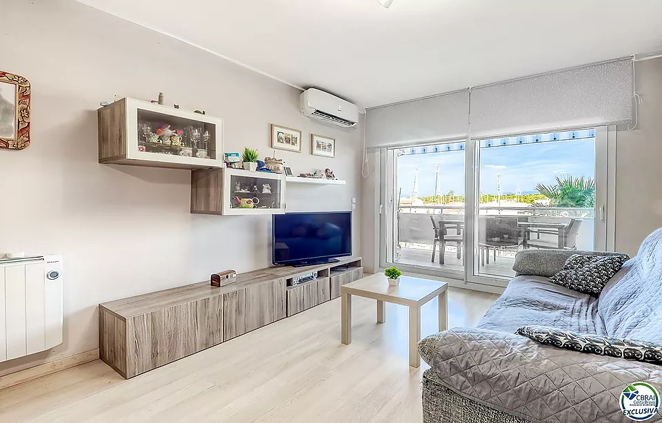 Apartament amb Terrassa i Vistes al Canal a Santa Margarida, Roses - Piscina i Aparcament Inclòs