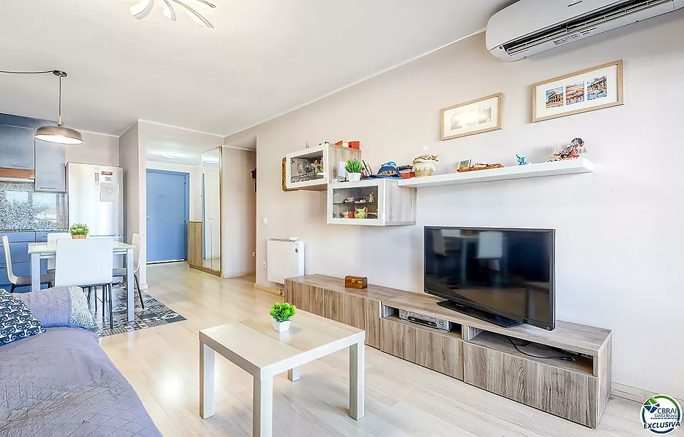 Apartament amb Terrassa i Vistes al Canal a Santa Margarida, Roses - Piscina i Aparcament Inclòs