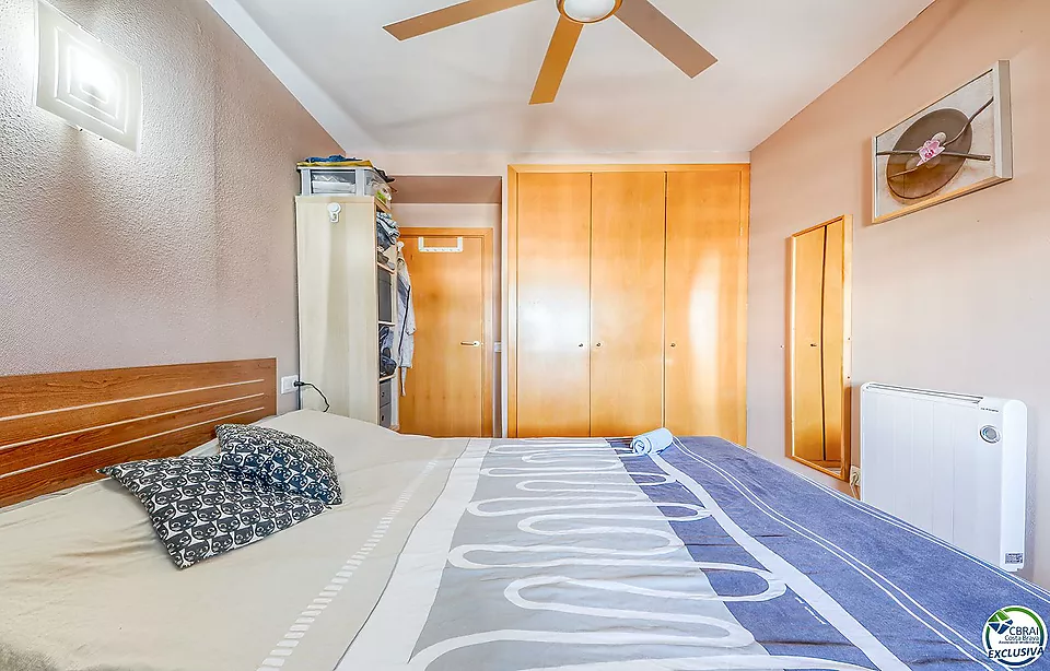 Apartament amb Terrassa i Vistes al Canal a Santa Margarida, Roses - Piscina i Aparcament Inclòs