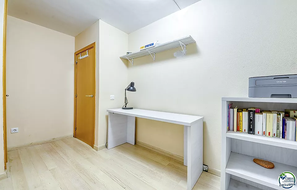 Apartament amb Terrassa i Vistes al Canal a Santa Margarida, Roses - Piscina i Aparcament Inclòs