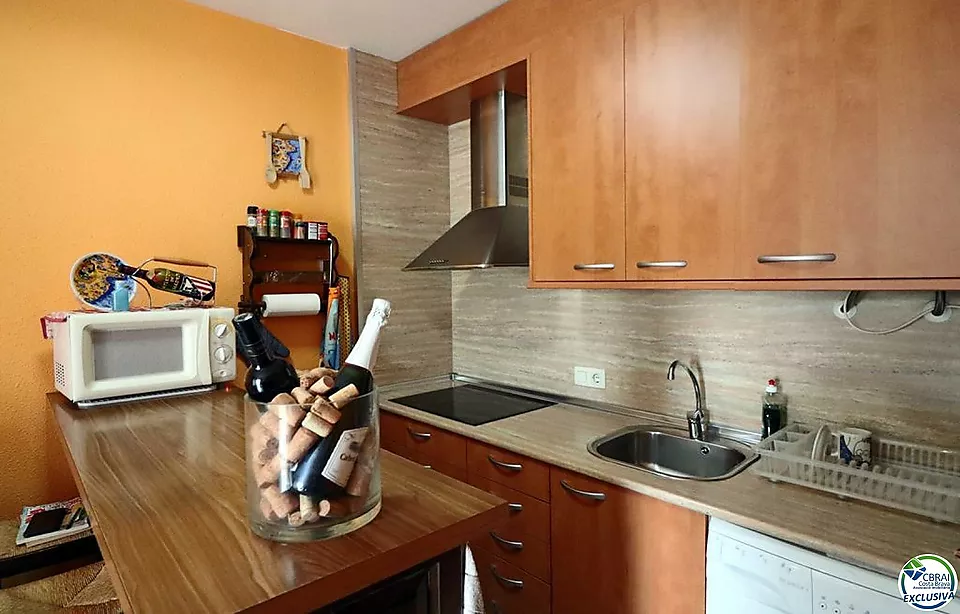 Acollidor apartament d´un dormitori, amb orientació sud i piscina