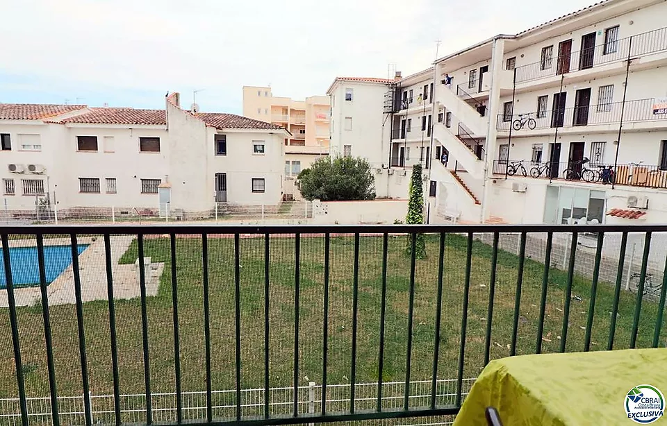 Acollidor apartament d´un dormitori, amb orientació sud i piscina