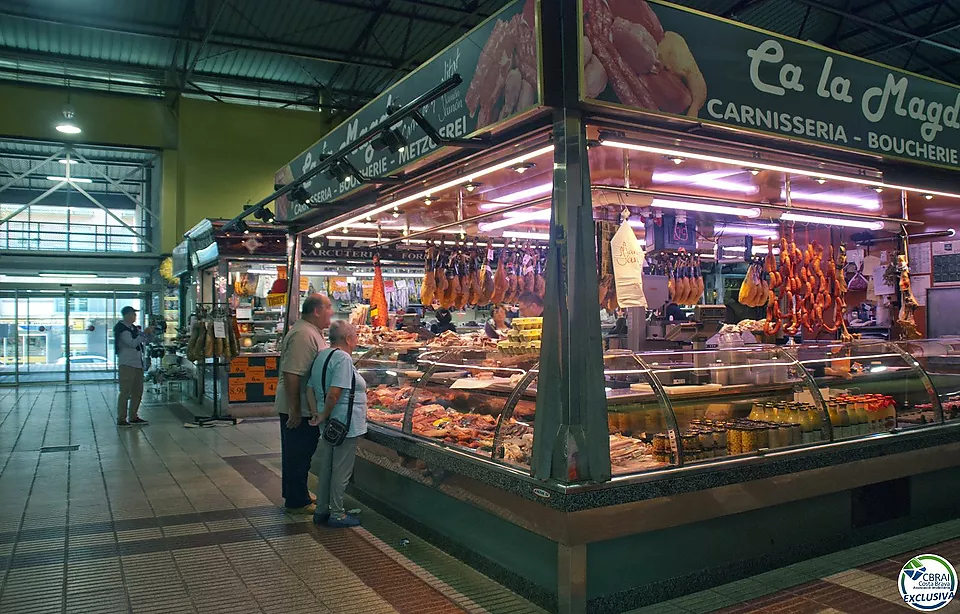 Casa de pueblo totalmente reformada en pleno centro de Roses.