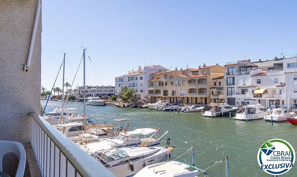 PORT MOXÓ  Appartement vue canal avec amarre, parking et débarras