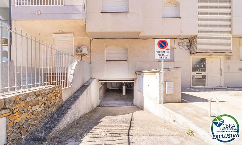 PORT MOXÓ  Appartement vue canal avec amarre, parking et débarras