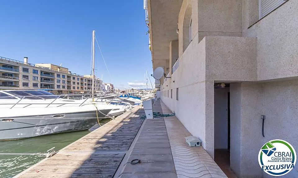 PORT MOXÓ  Appartement vue canal avec amarre, parking et débarras