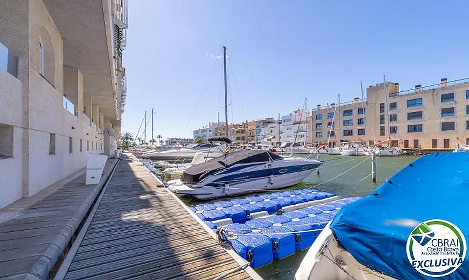 PORT MOXÓ  Appartement vue canal avec amarre, parking et débarras