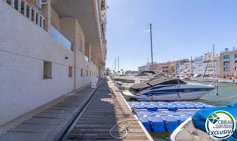 PORT MOXÓ  Appartement vue canal avec amarre, parking et débarras