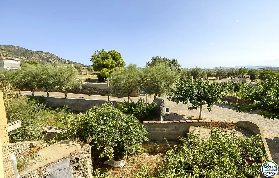 Grande maison de village au cœur de Palau Saverdera.